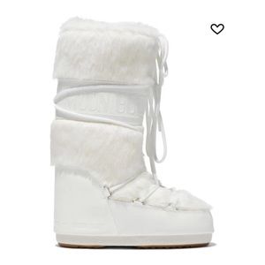 MOON BOOT Icon Faux Fur
Boot in Optical White brand new with tags